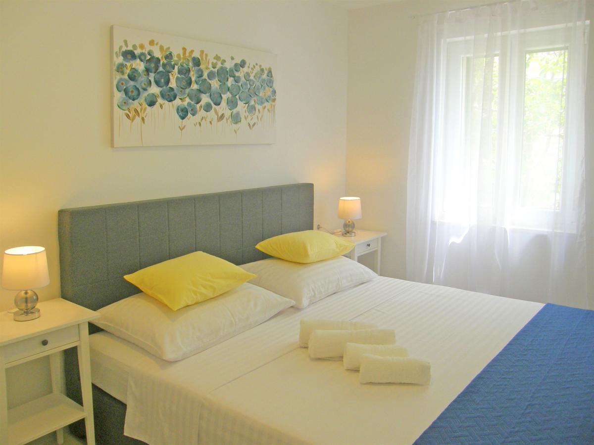 Apartments Mare Primosten Bagian luar foto