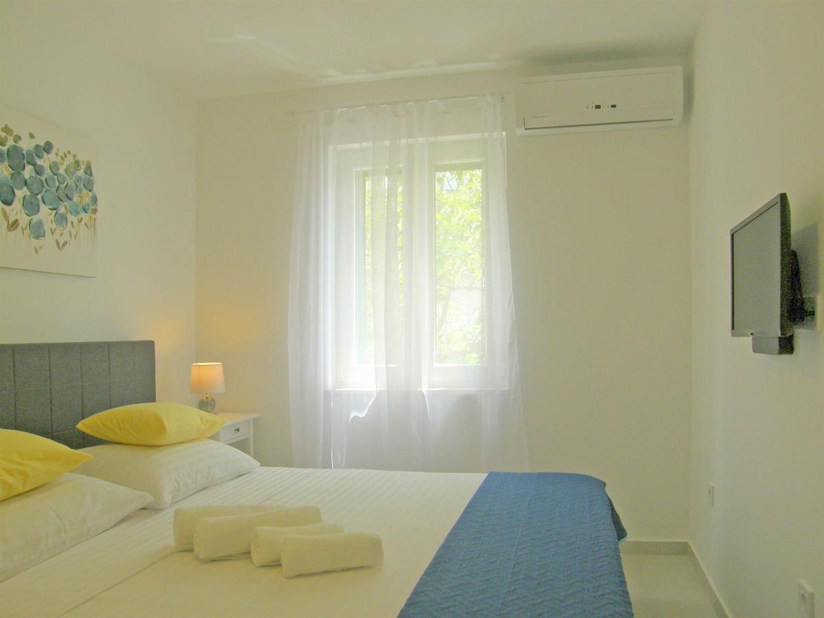 Apartments Mare Primosten Bagian luar foto