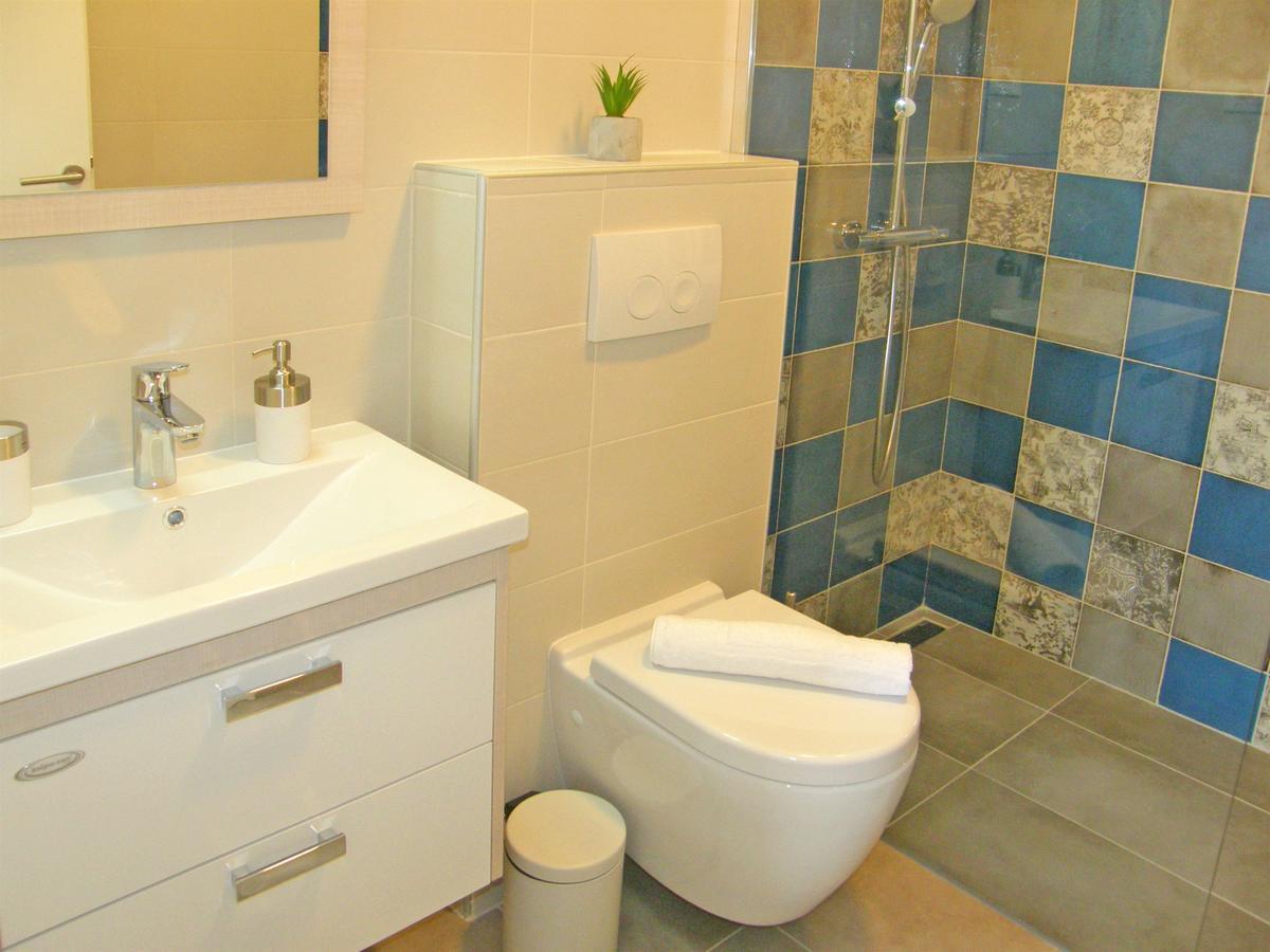 Apartments Mare Primosten Bagian luar foto