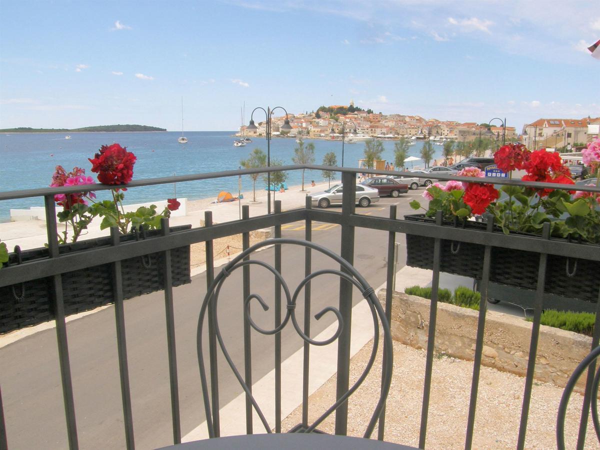Apartments Mare Primosten Bagian luar foto