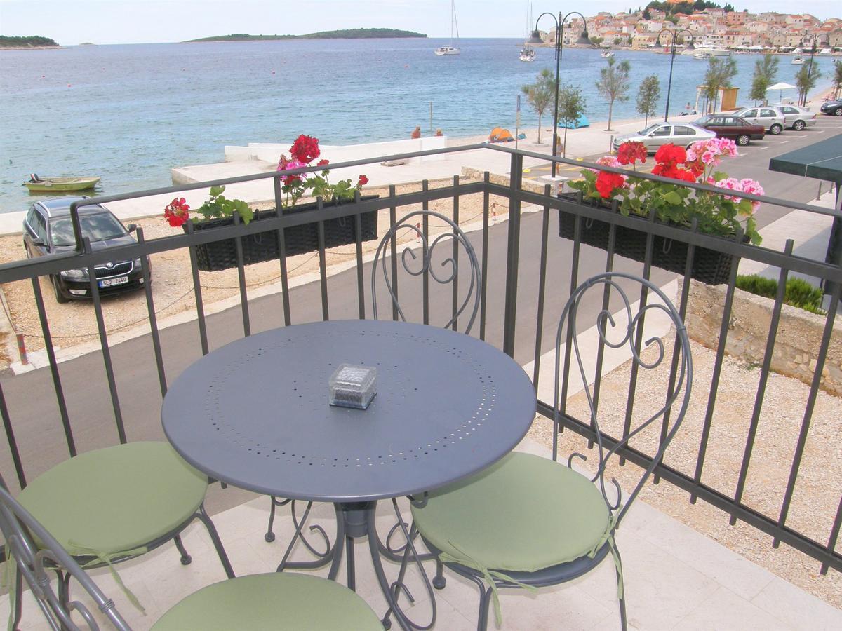 Apartments Mare Primosten Bagian luar foto