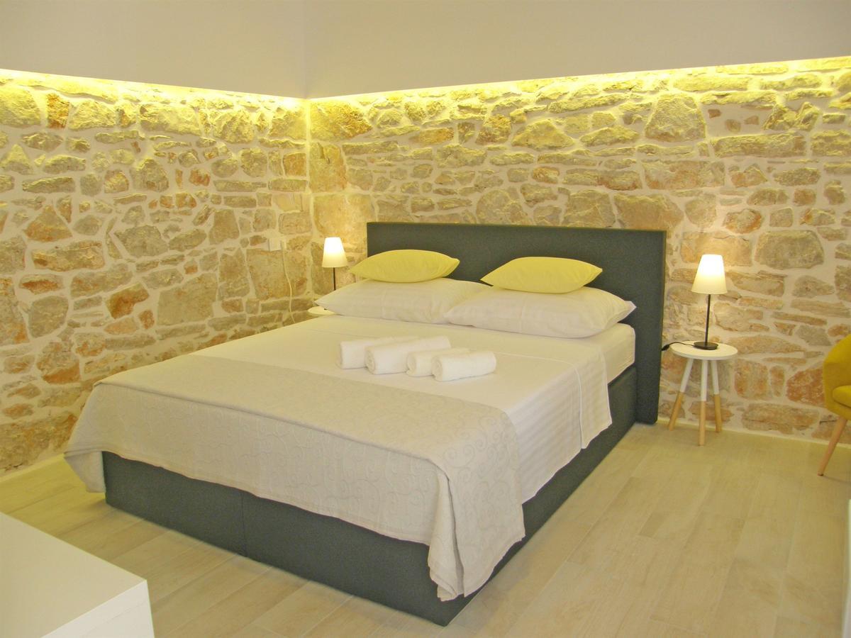 Apartments Mare Primosten Bagian luar foto