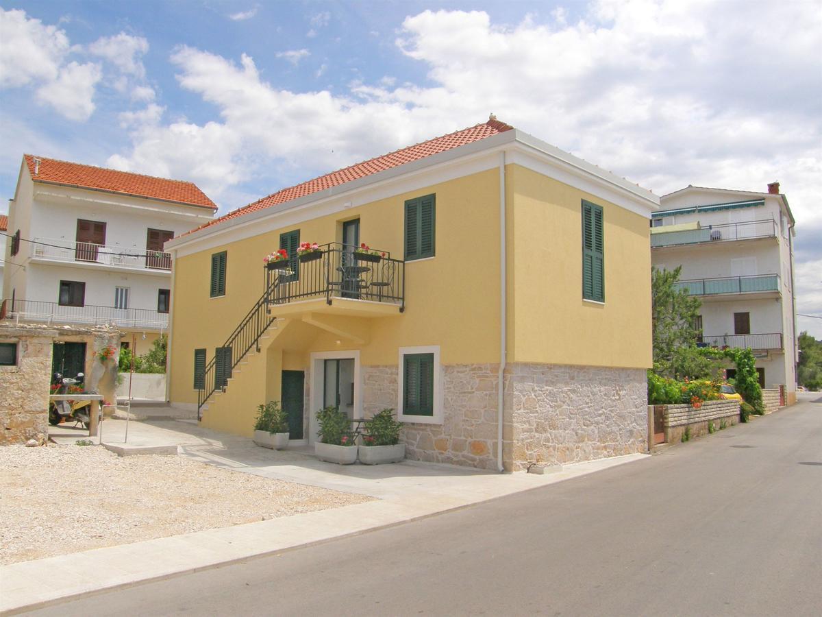 Apartments Mare Primosten Bagian luar foto