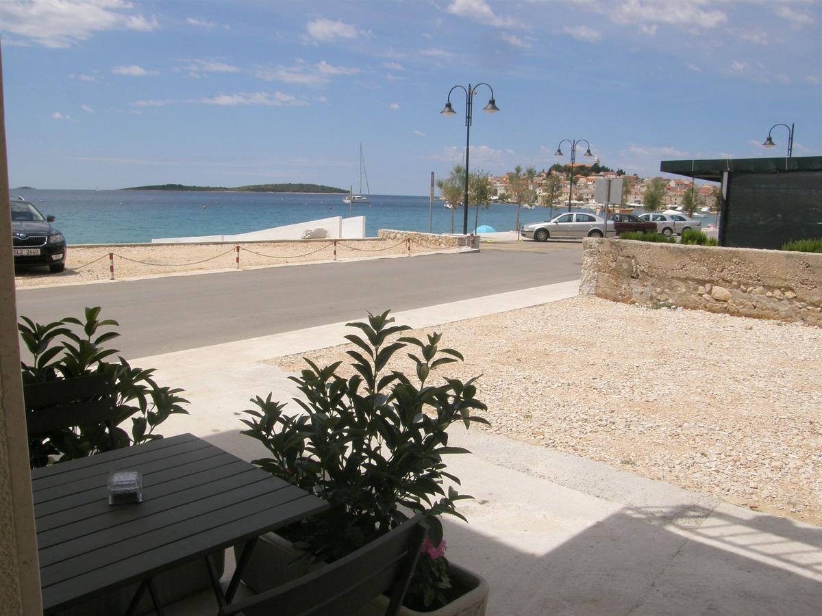 Apartments Mare Primosten Bagian luar foto