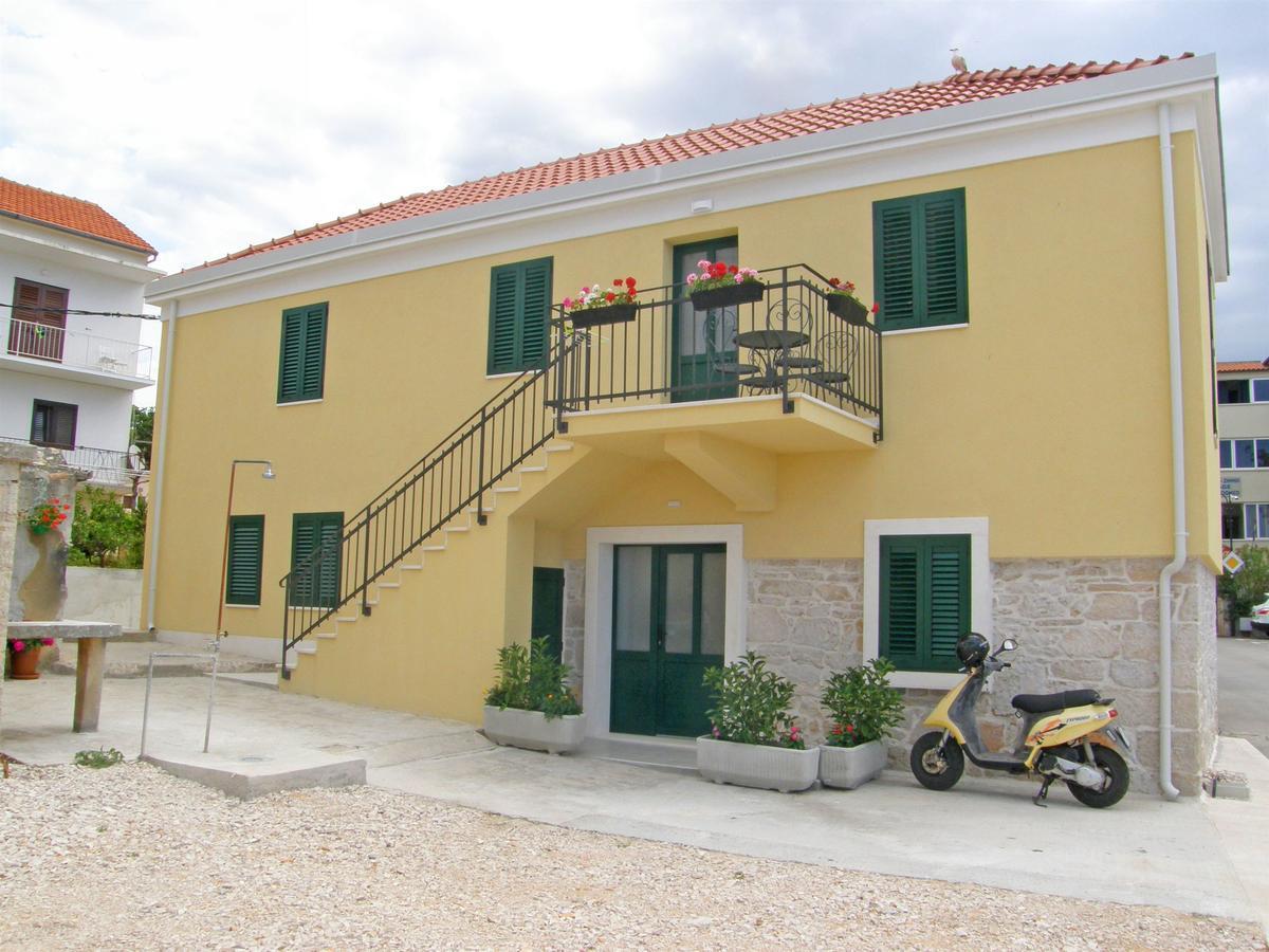 Apartments Mare Primosten Bagian luar foto