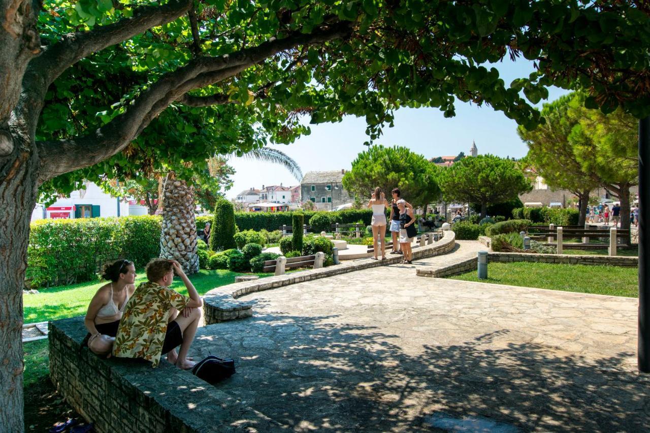 Apartments Mare Primosten Bagian luar foto
