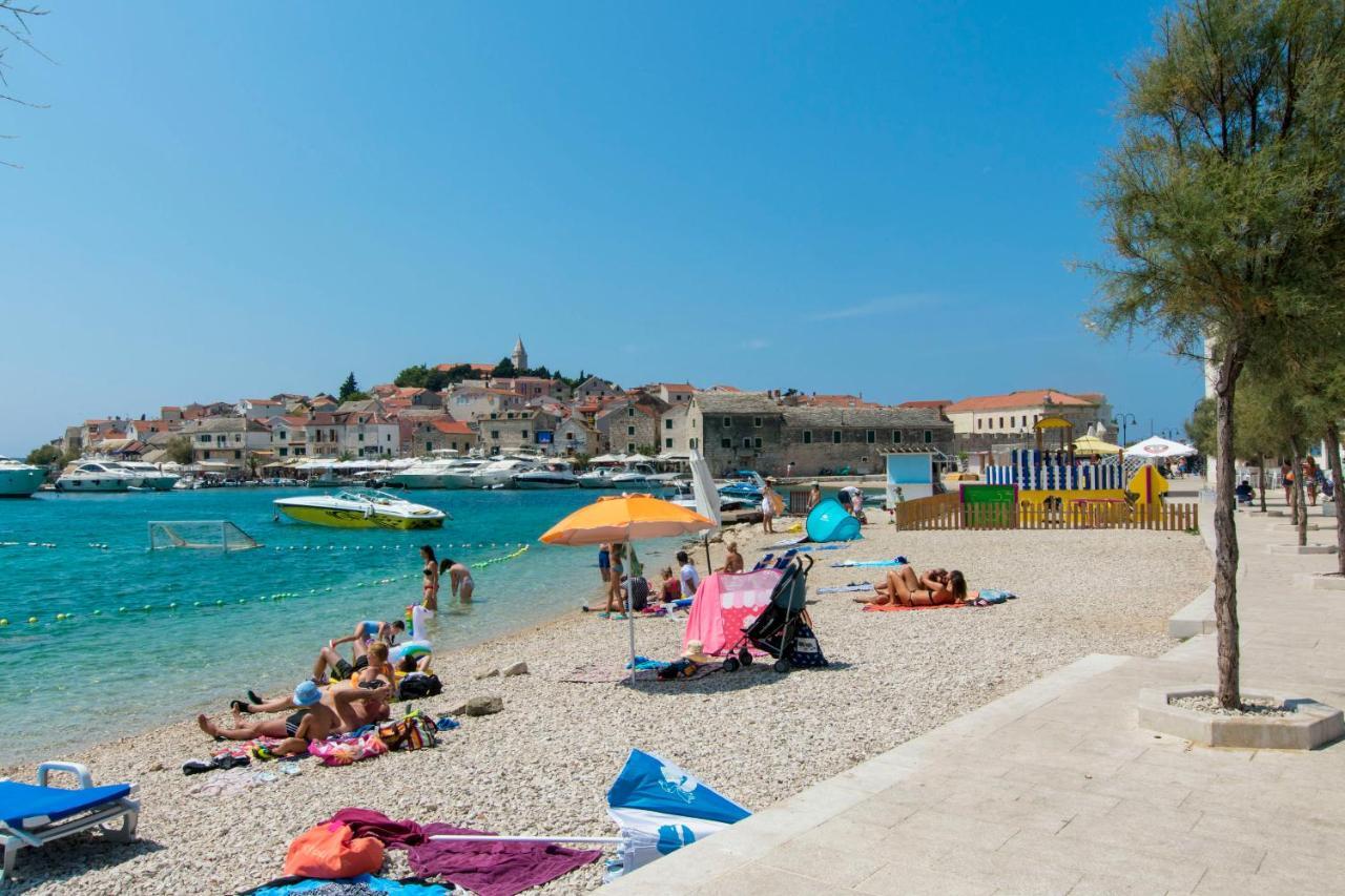 Apartments Mare Primosten Bagian luar foto